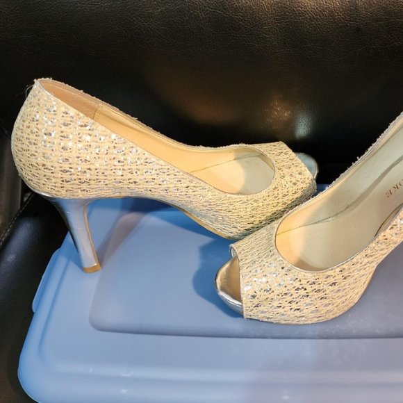 EUC Audrey Brooke Evening Heels - Picture 4 of 14